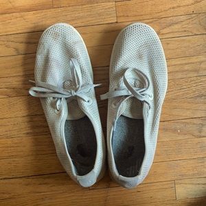 White Allbirds | M10 | white w/ heather Grey insole